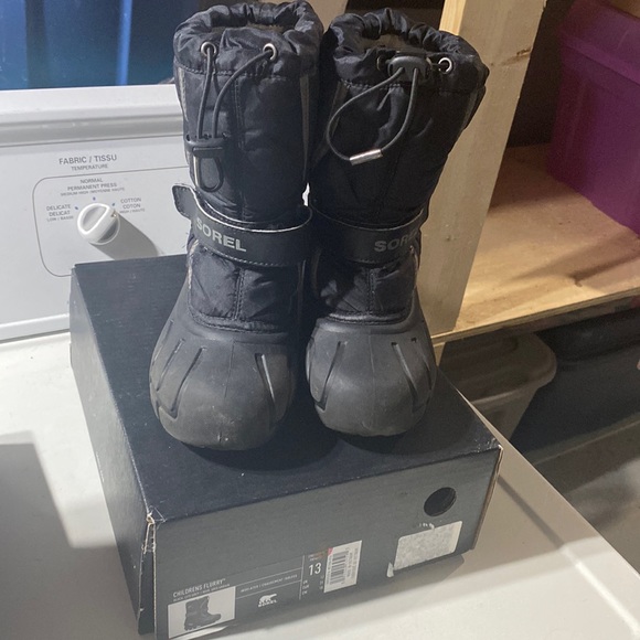 Sorel Children’s Flurry winter boots - Picture 1 of 6